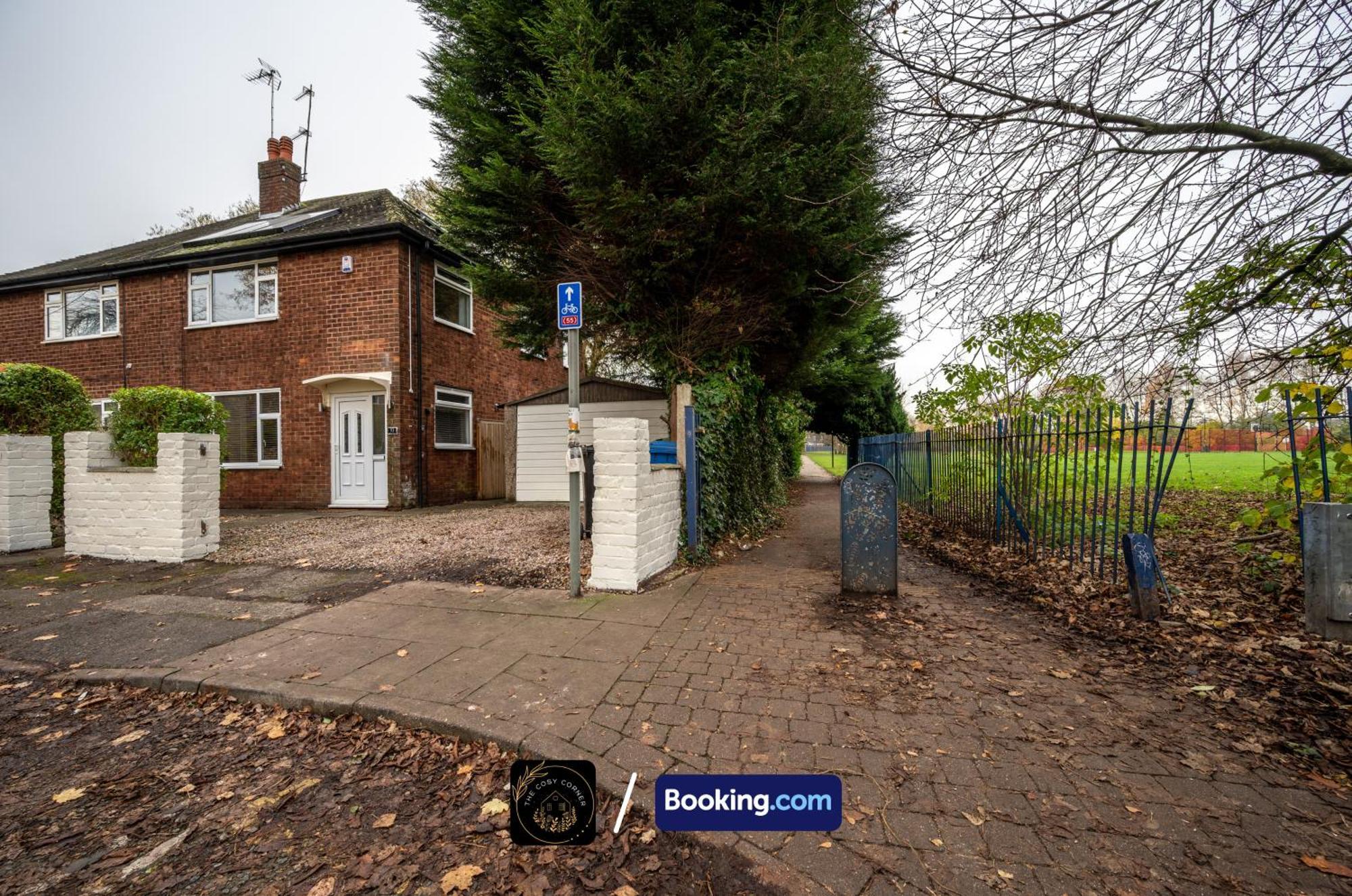 Apartamento Cosy 3-Bed House, Garden & Free Parking In Stretford Mánchester Exterior foto
